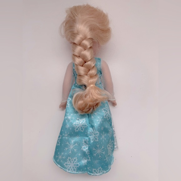 Disneys Singing Frozen Princess Elsa Doll - Picture 4 of 10